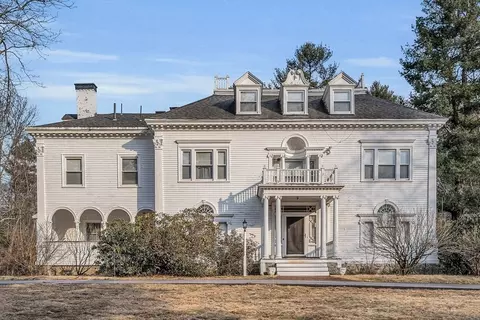 54 Abbot St, Andover, MA 01810
