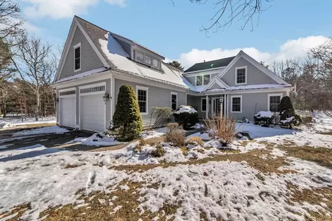 19 Equestrian Ave, Mashpee, MA 02649