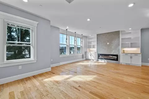 Living - 116 E Main #6, Gloucester, MA 01930 photo 2 of 3
