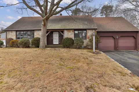 38 Carla Rd, Barnstable, MA 02601