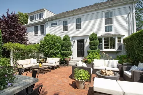 584 Washington St, Duxbury, MA 02332