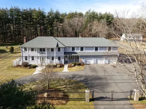 97 Lee St, East Longmeadow, MA 01028