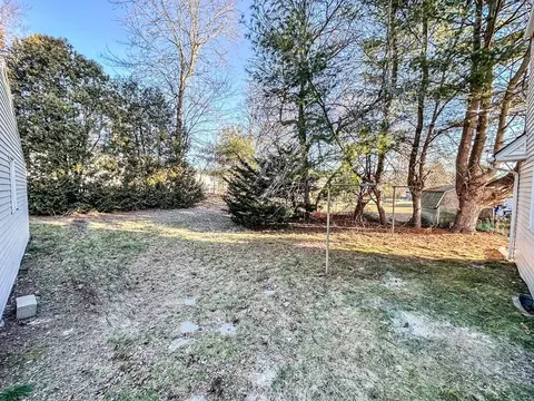 Exterior - 89 Sparrow Dr, Springfield, MA 01119 photo 7 of 8
