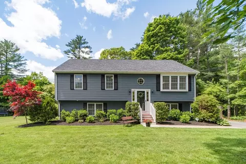 21 Woodlawn St, Middleboro, MA 02346