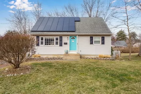 32 Aloha Dr, Enfield, CT 06082