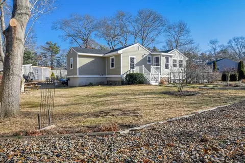 Exterior - 15 Summer St, Wareham, MA 02571 photo 3 of 17