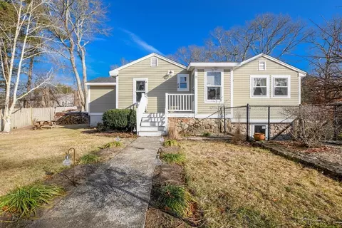 15 Summer St, Wareham, MA 02571