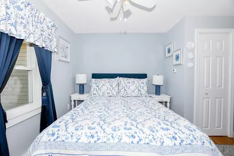 Bedroom - 15 Summer St, Wareham, MA 02571 photo 2 of 3
