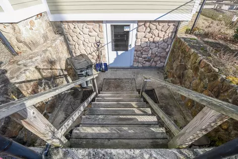Living - 15 Summer St, Wareham, MA 02571 photo 4 of 4