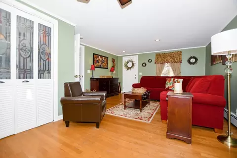 Living - 15 Summer St, Wareham, MA 02571 photo 2 of 4