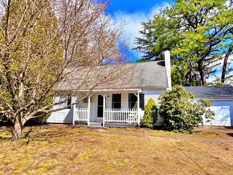 13 Grattan St, Springfield, MA 01119