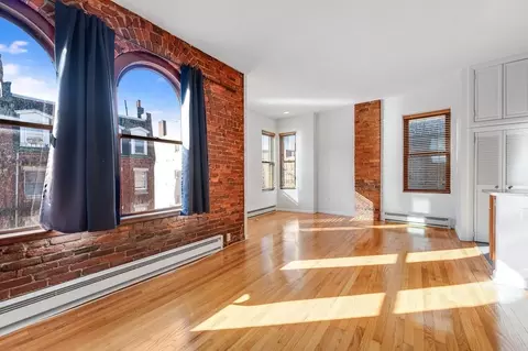 8 Battery St #14, Boston, MA 02109