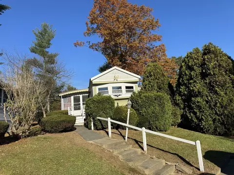 40 Redwood Dr, Halifax, MA 02338