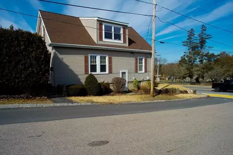84 Main St, Acushnet, MA 02743 photo 2