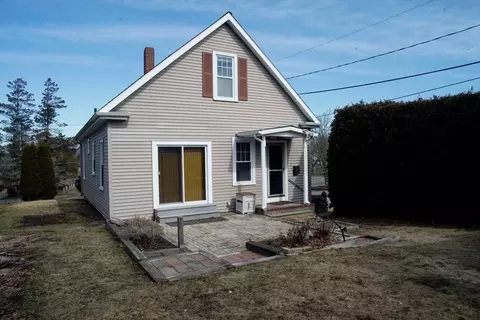 84 Main St, Acushnet, MA 02743 photo 3