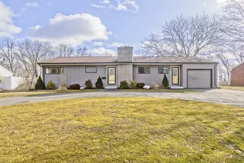 78 Vermont St, Holyoke, MA 01040