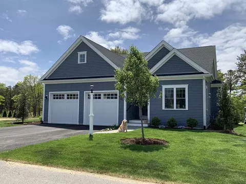 34 Pebble Beach Dr, Plymouth, MA 02360