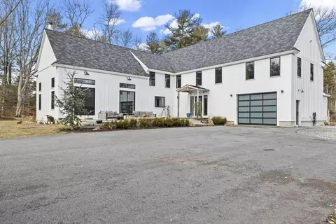11 Holly Hl, Halifax, MA 02338