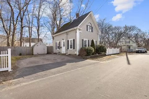 50 Linden St, Rockland, MA 02370