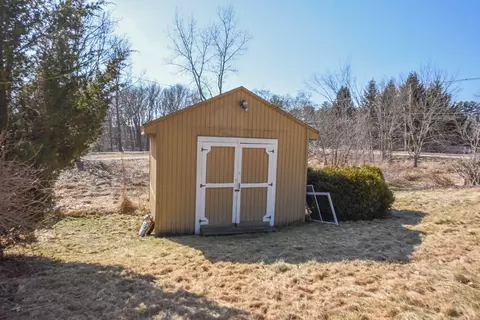 52 Pleasant St, Upton, MA 01568 photo 4