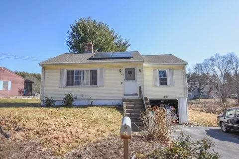 52 Pleasant St, Upton, MA 01568