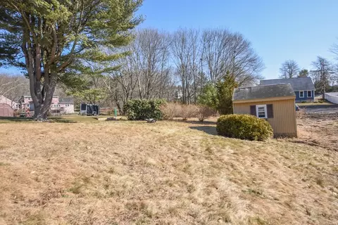 52 Pleasant St, Upton, MA 01568 photo 2