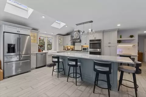 7 Rita Ave, Yarmouth, MA 02664