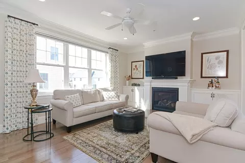 Living - 51 Oxbow Rd #51, Framingham, MA 01701 photo 3 of 8