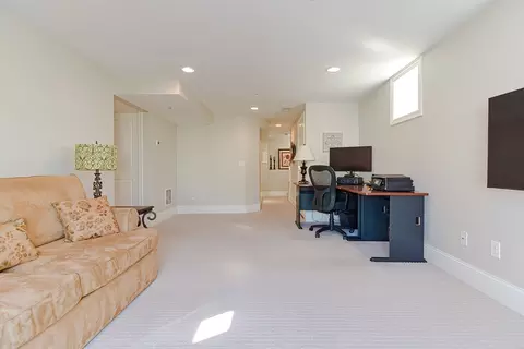 Living - 51 Oxbow Rd #51, Framingham, MA 01701 photo 7 of 8