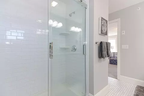 Bath - 51 Oxbow Rd #51, Framingham, MA 01701 photo 3 of 8