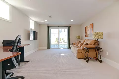 Living - 51 Oxbow Rd #51, Framingham, MA 01701 photo 6 of 8