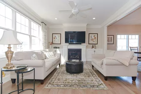 Living - 51 Oxbow Rd #51, Framingham, MA 01701 photo 1 of 8
