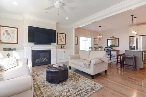 Living - 51 Oxbow Rd #51, Framingham, MA 01701 photo 5 of 8