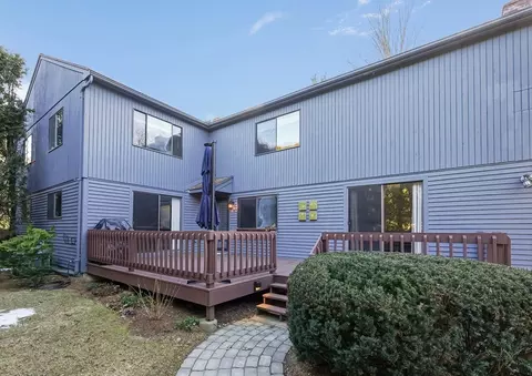 24 Country Club Ln #B, Milford, MA 01757