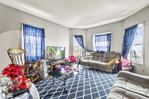 Living - 50 Beacon St, Fall River, MA 02721 photo 5 of 7