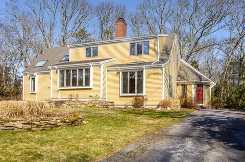 4 Beechwood Rd, Falmouth, MA 02540