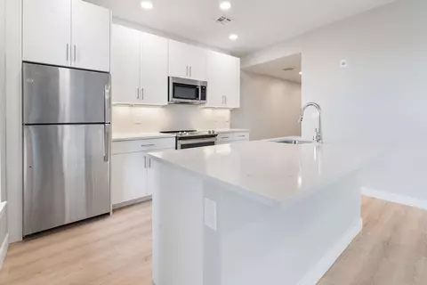 157 Chestnut #305, Chelsea, MA 02150