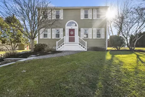 87 Brook Hill Dr, Seekonk, MA 02771