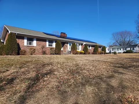 590 Plumtree Rd, Springfield, MA 01118