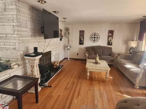 590 Plumtree Rd, Springfield, MA 01118 photo 4