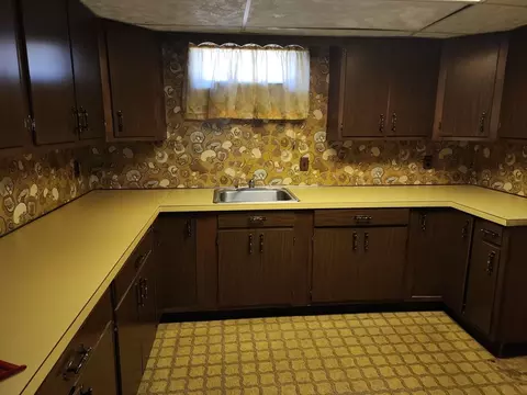 590 Plumtree Rd, Springfield, MA 01118 photo 18