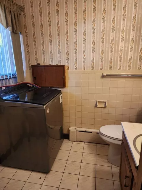 590 Plumtree Rd, Springfield, MA 01118 photo 9