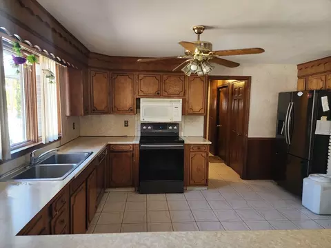 590 Plumtree Rd, Springfield, MA 01118 photo 7