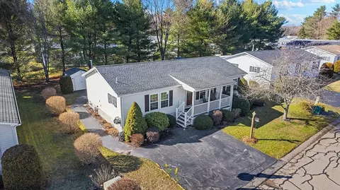 7 Fieldwood Dr, Bridgewater, MA 02324