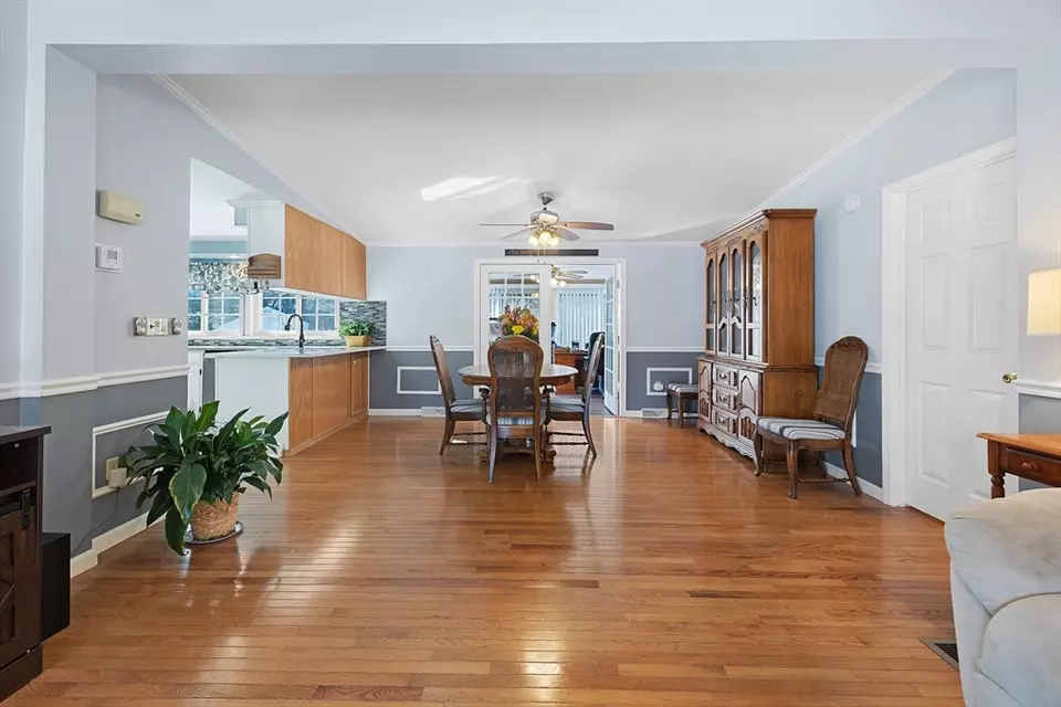 7 Fieldwood Dr, Bridgewater, MA 02324 28 Photos Movoto