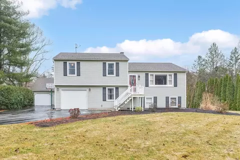 9 Autumn Ln, Belchertown, MA 01007