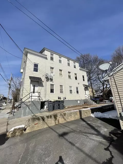 49 Commodore St, Providence, RI 02904