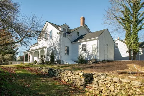 1954 Main Rd, Westport, MA 02790