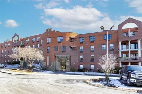 1 Loring Ave #104, Swampscott, MA 01907