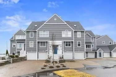 700 Shore Dr #306, Fall River, MA 02721